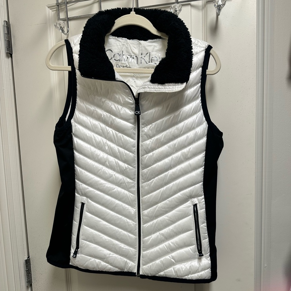 Calvin Klein Performance Black and White Quilted Vest Faux Fur Neck